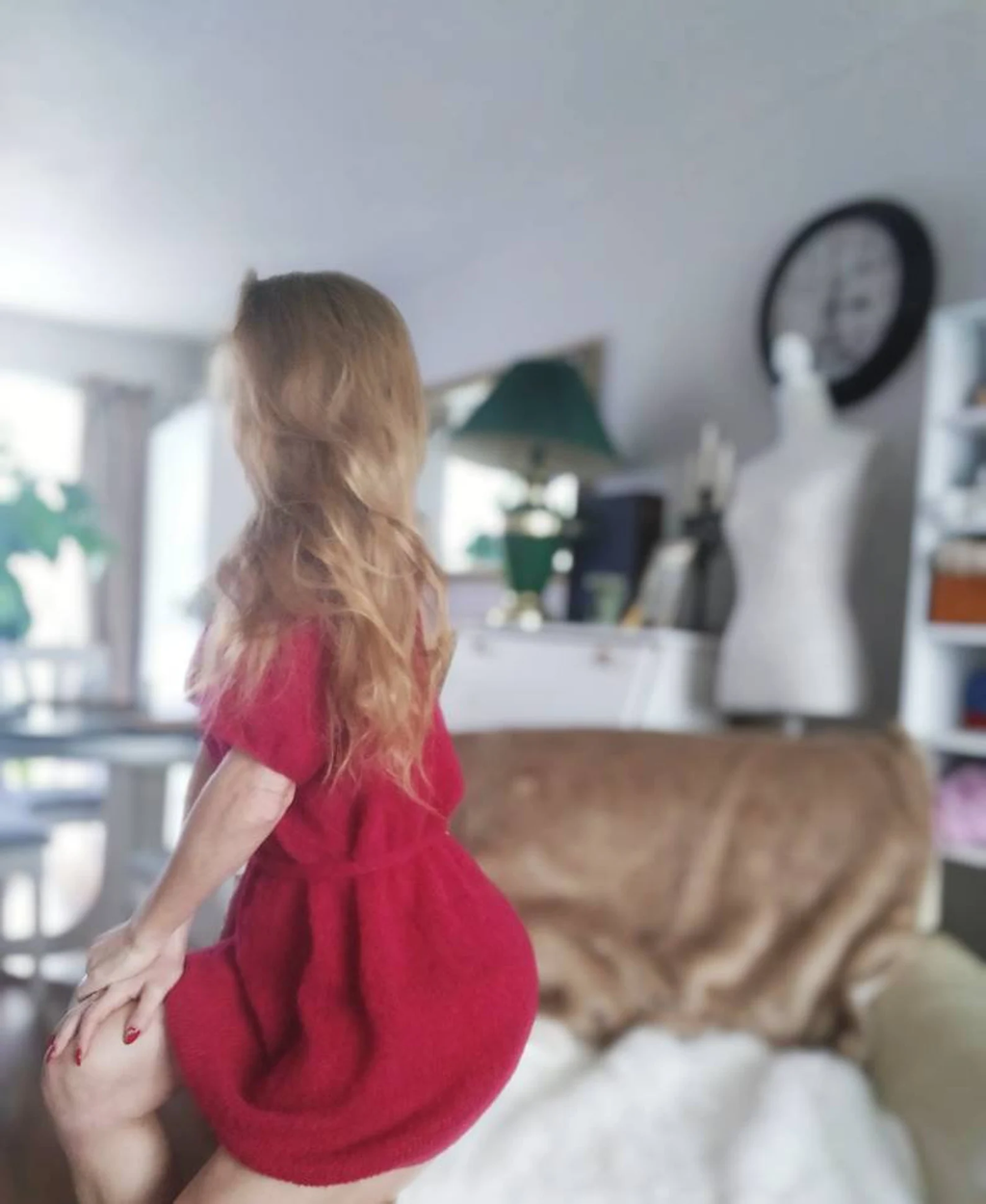 Hand-knitted alpaca and silk mini dress: red open-back sweater dress, size S-M