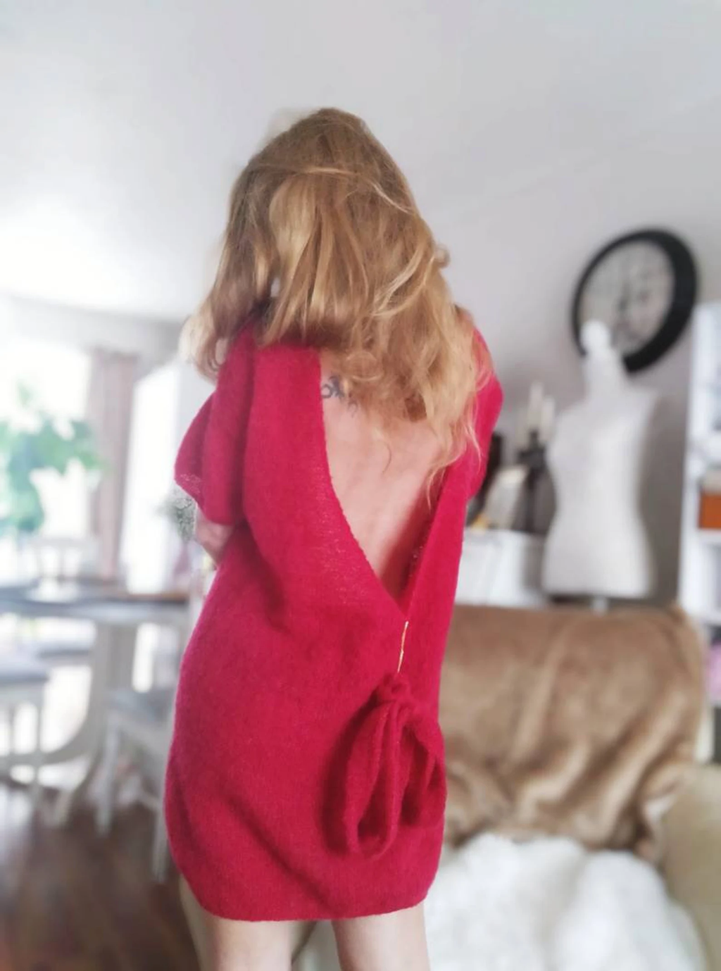 Hand-knitted alpaca and silk mini dress: red open-back sweater dress, size S-M